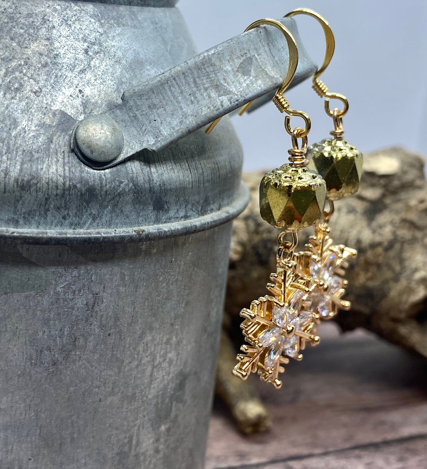 Golden crystal snowflakes. Item #s1123-e12